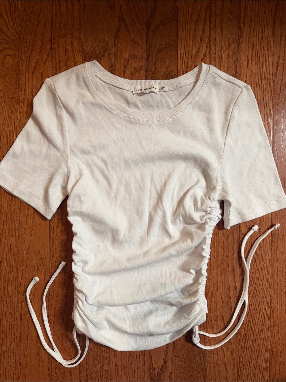 Good American Ivory Side-Ruched Short Sleeve Tee